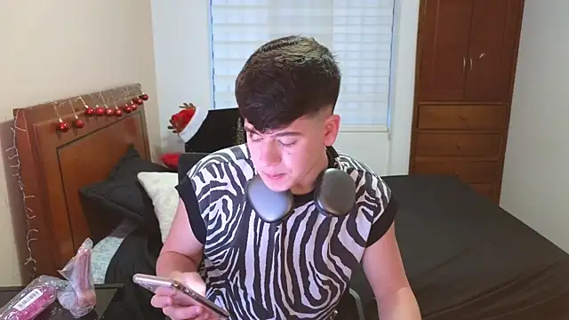 Snapshot of tightncuteass chatting on 13, 11, 2025 tightncuteass online show from 13, 11, 2025