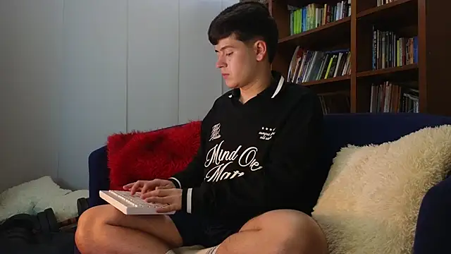 tightncuteass online show from 15, 4, 2026