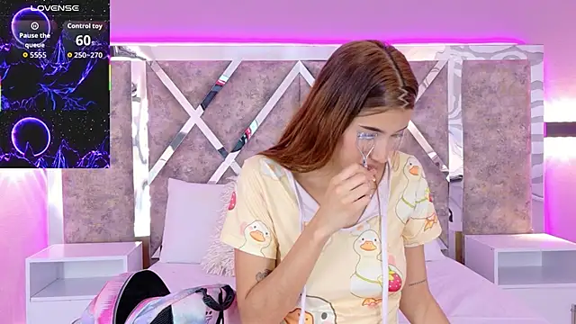 CarolinaaGomezz online show from 17, 12, 2025