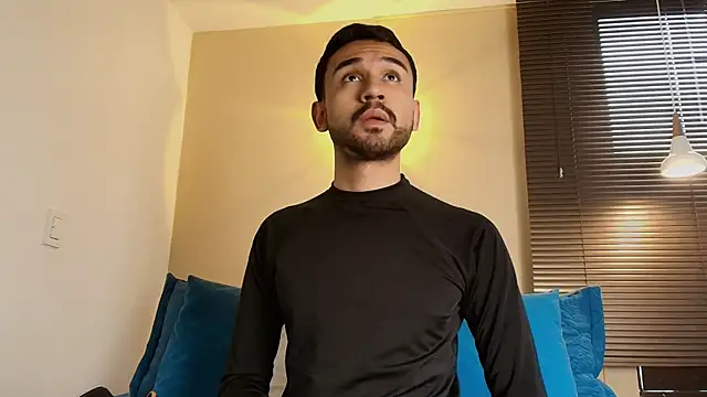 Snapshot of Axel_Moon_S chatting on 13, 10, 2025 Axel Moon S online show from 13, 10, 2025