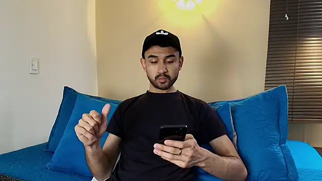 Snapshot of Axel_Moon_S chatting on 14, 10, 2025 Axel Moon S online show from 14, 10, 2025