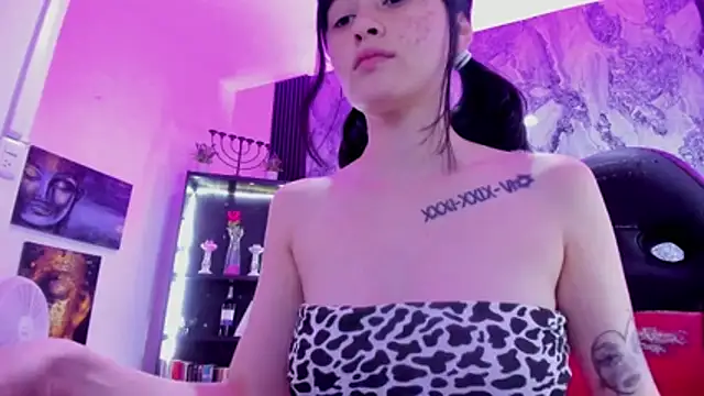 Snapshot of Zoe_Rosse00 chatting on 28, 10, 2025 Zoe Rosse00 online show from 28, 10, 2025