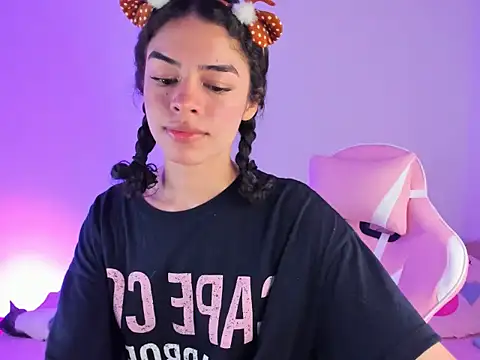 maddy parker   online show from 12, 11, 2025