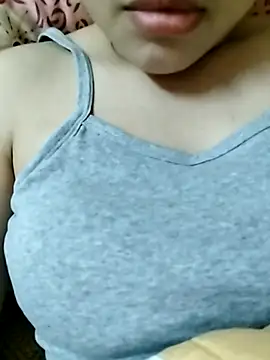 Snapshot of Ella_sex001 chatting on 5, 10, 2025 Ella sex001 online show from 5, 10, 2025
