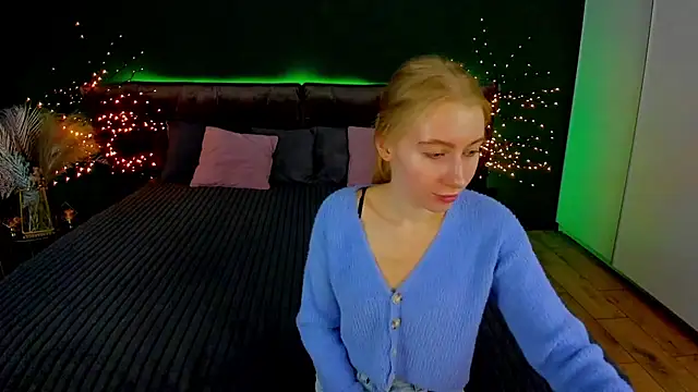 Snapshot of Alina_Blonde chatting on 20, 9, 2025 Alina Blonde online show from 20, 9, 2025