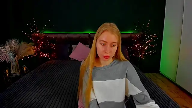 Snapshot of Alina_Blonde chatting on 27, 9, 2025 Alina Blonde online show from 27, 9, 2025