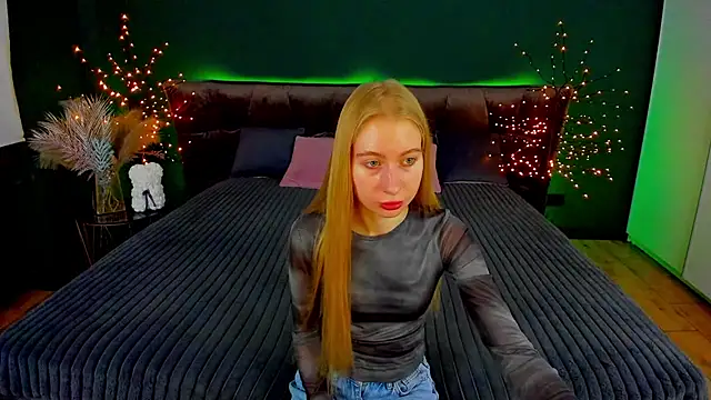 Snapshot of Alina_Blonde chatting on 11, 10, 2025 Alina Blonde online show from 11, 10, 2025