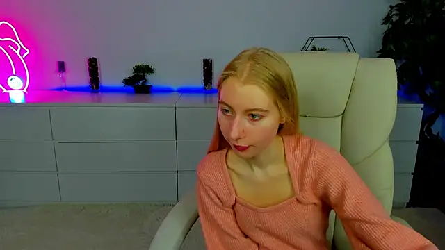 Snapshot of Alina_Blonde chatting on 14, 10, 2025 Alina Blonde online show from 14, 10, 2025