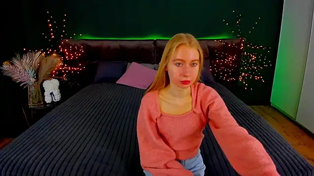 Snapshot of Alina_Blonde chatting on 18, 10, 2025 Alina Blonde online show from 18, 10, 2025