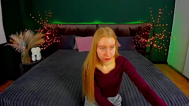 Snapshot of Alina_Blonde chatting on 6, 11, 2025 Alina Blonde online show from 6, 11, 2025