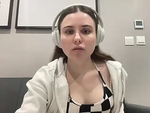 Snapshot of Olyshaa chatting on 24, 7, 2026 Olyshaa online show from 24, 7, 2026
