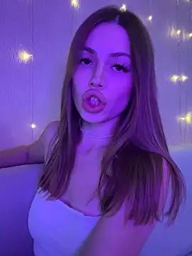 Elizabeth Tay online show from 29, 10, 2025