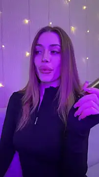 Snapshot of Elizabeth_Tay chatting on 14, 12, 2025 Elizabeth Tay online show from 14, 12, 2025