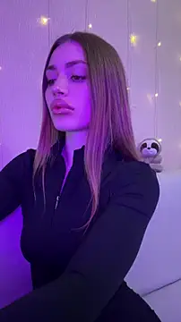 Snapshot of Elizabeth_Tay chatting on 15, 12, 2025 Elizabeth Tay online show from 15, 12, 2025