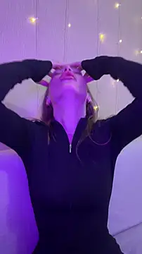 Snapshot of Elizabeth_Tay chatting on 16, 12, 2025 Elizabeth Tay online show from 16, 12, 2025