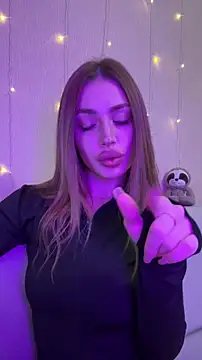 Snapshot of Elizabeth_Tay chatting on 17, 12, 2025 Elizabeth Tay online show from 17, 12, 2025