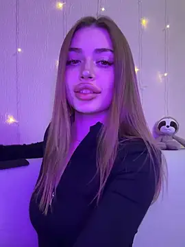 Snapshot of Elizabeth_Tay chatting on 18, 12, 2025 Elizabeth Tay online show from 18, 12, 2025