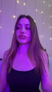 Snapshot of Elizabeth_Tay chatting on 19, 12, 2025 Elizabeth Tay online show from 19, 12, 2025