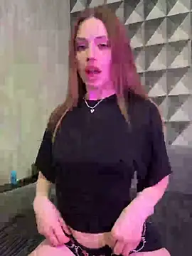 Elizabeth Tay online show from 13, 4, 2026