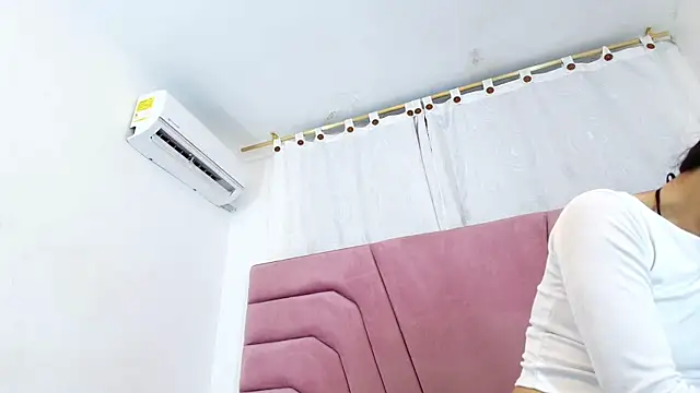 miajhonsonx online show from 31, 3, 2026