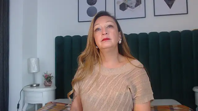 Snapshot of VictoriaQueen_Fg chatting on 6, 10, 2025 VictoriaQueen Fg online show from 6, 10, 2025