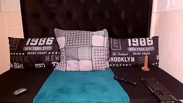 Snapshot of KarlyDee_XX chatting on 18, 10, 2025 KarlyDee XX online show from 18, 10, 2025