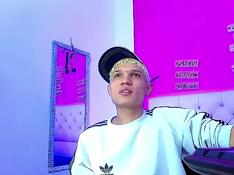 EL VENEZOLANO 22CM online show from 18, 10, 2025