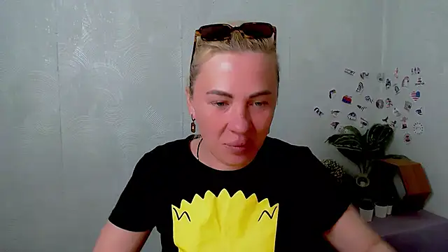 Snapshot of EmmaCat_ chatting on 5, 5, 2026 EmmaCat online show from 5, 5, 2026