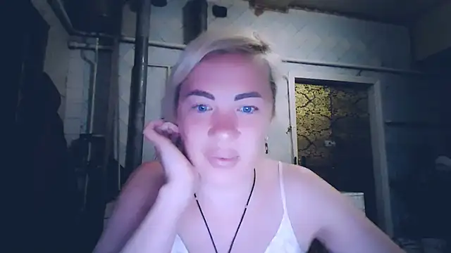 Snapshot of EmmaCat_ chatting on 12, 5, 2026 EmmaCat online show from 12, 5, 2026