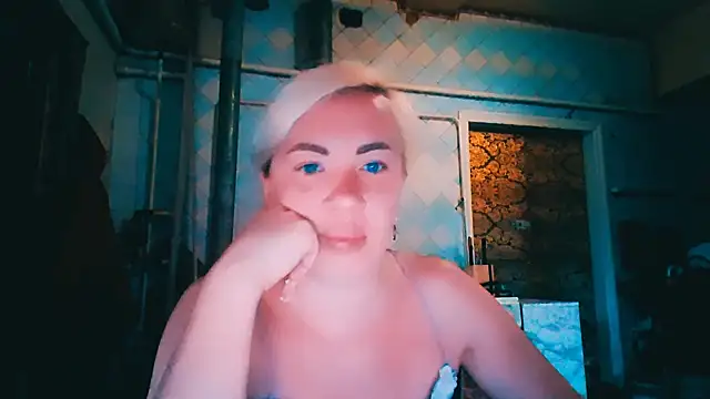 Snapshot of EmmaCat_ chatting on 12, 6, 2026 EmmaCat online show from 12, 6, 2026