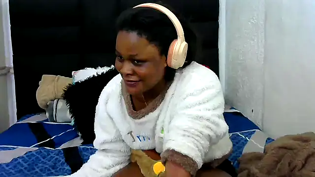 Snapshot of BlondieBitch chatting on 14, 7, 2026 BlondieBitch online show from 14, 7, 2026