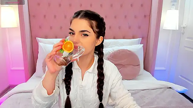 HelenTiny online show from 7, 11, 2025