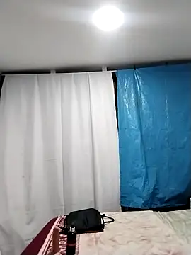 Snapshot of LaraCaliente chatting on 24, 10, 2025 LaraCaliente online show from 24, 10, 2025