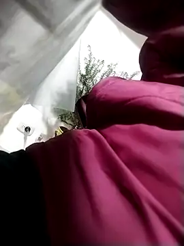 Snapshot of LaraCaliente chatting on 4, 11, 2025 LaraCaliente online show from 4, 11, 2025