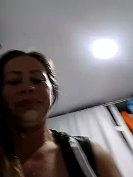 Snapshot of LaraCaliente chatting on 14, 11, 2025 LaraCaliente online show from 14, 11, 2025