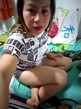 Snapshot of LaraCaliente chatting on 21, 11, 2025 LaraCaliente online show from 21, 11, 2025