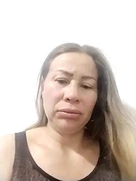 Snapshot of LaraCaliente chatting on 25, 11, 2025 LaraCaliente online show from 25, 11, 2025