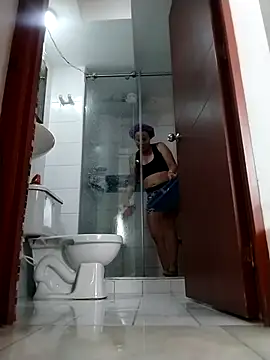 Snapshot of LaraCaliente chatting on 12, 1, 2026 LaraCaliente online show from 12, 1, 2026