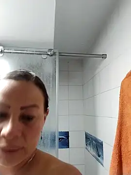 LaraCaliente online show from 15, 4, 2026