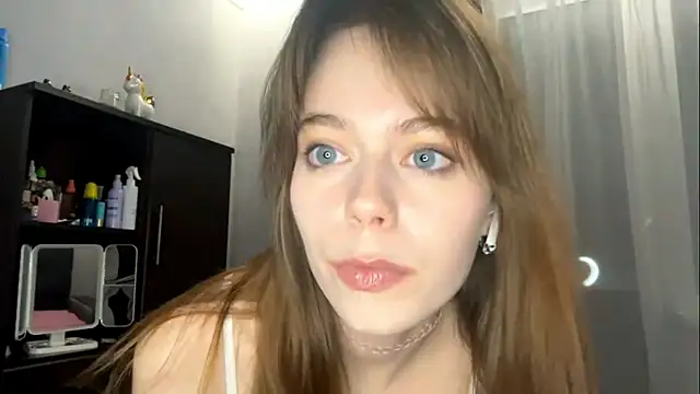 YourLittleElfie online show from 16, 9, 2025