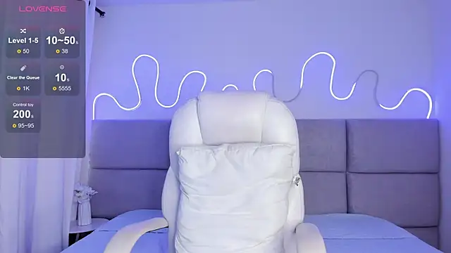 Snapshot of Anntonellaa chatting on 22, 10, 2025 Anntonellaa online show from 22, 10, 2025