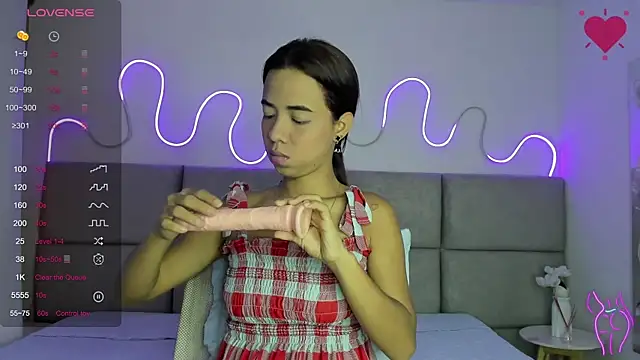 Snapshot of Anntonellaa chatting on 6, 11, 2025 Anntonellaa online show from 6, 11, 2025