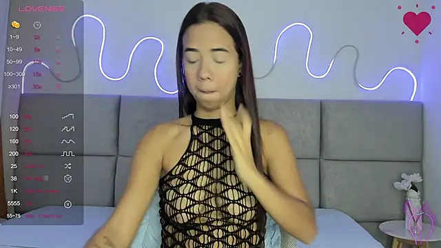 Snapshot of Anntonellaa chatting on 8, 11, 2025 Anntonellaa online show from 8, 11, 2025