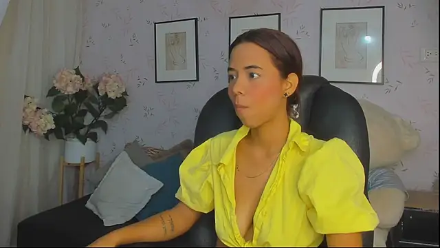 Snapshot of Anntonellaa chatting on 14, 11, 2025 Anntonellaa online show from 14, 11, 2025