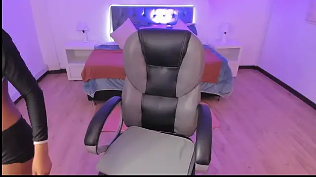 Sofia collen  online show from 4, 12, 2025