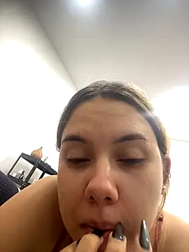 Snapshot of coupleyys chatting on 9, 11, 2025 coupleyys online show from 9, 11, 2025