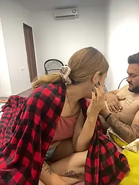 Snapshot of coupleyys chatting on 13, 11, 2025 coupleyys online show from 13, 11, 2025