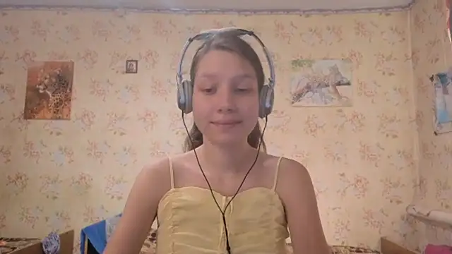 Snapshot of QutieDaSweet chatting on 2, 10, 2025 QutieDaSweet online show from 2, 10, 2025