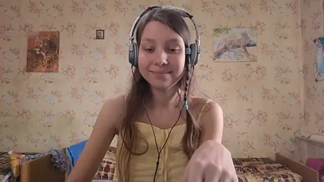 Snapshot of QutieDaSweet chatting on 3, 10, 2025 QutieDaSweet online show from 3, 10, 2025