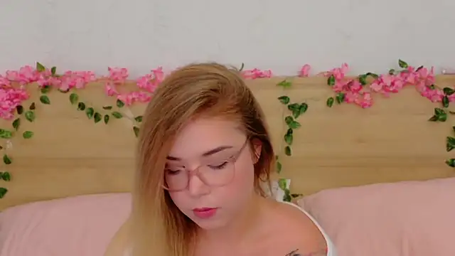 Lilith Bonheur online show from 24, 11, 2025